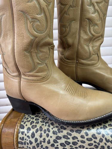 TONY LAMA VINTAGE LIGHT BROWN COWBOY BOOTS, SIZE 8 EE, SUPER NICE AND VERY CLEAN - Picture 5 of 16