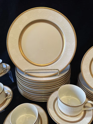 Mikasa Antique Lace L5531 4 piece service for 12 Complete Ivory Gold
