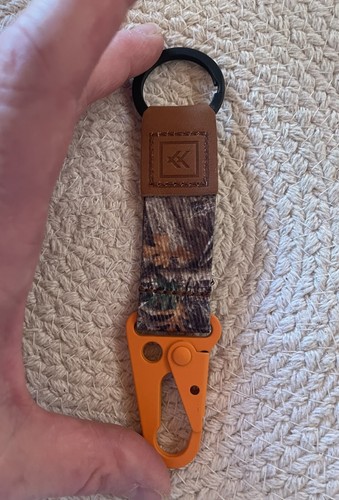 Thread Keychain Clip, Thread Key Ring with Orange Clip, Realtree Edge Pattern - Picture 4 of 11