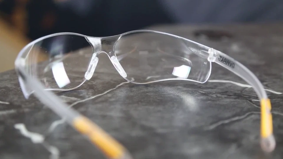 Paquete de 12 GAFAS DE SEGURIDAD DE ALTO RENDIMIENTO PARA CONTRATISTA DEWALT DPG52 Foto 3 de 4