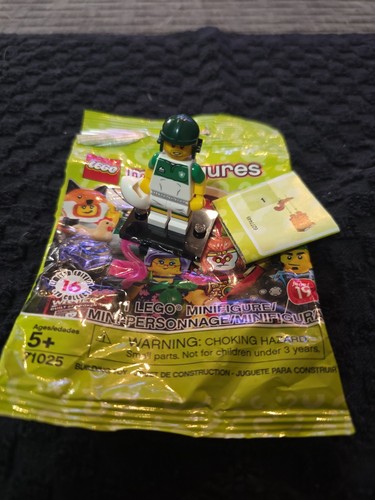 LEGO Rugbyspieler Minifigur LEGO Collectible Minifigur Serie 19 CMF 71025 - Bild 3 von 3