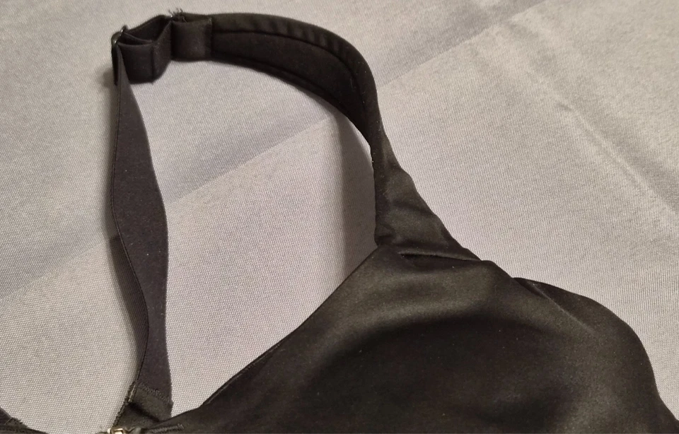 Sujetador deportivo Victoria's Secret VS Knockout ultra negro talla 38DD/E85 delantero Zi Foto 4 de 4