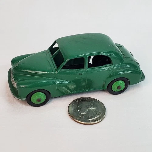 Vtg 1950’s Dinky Morris Oxford Car Green
