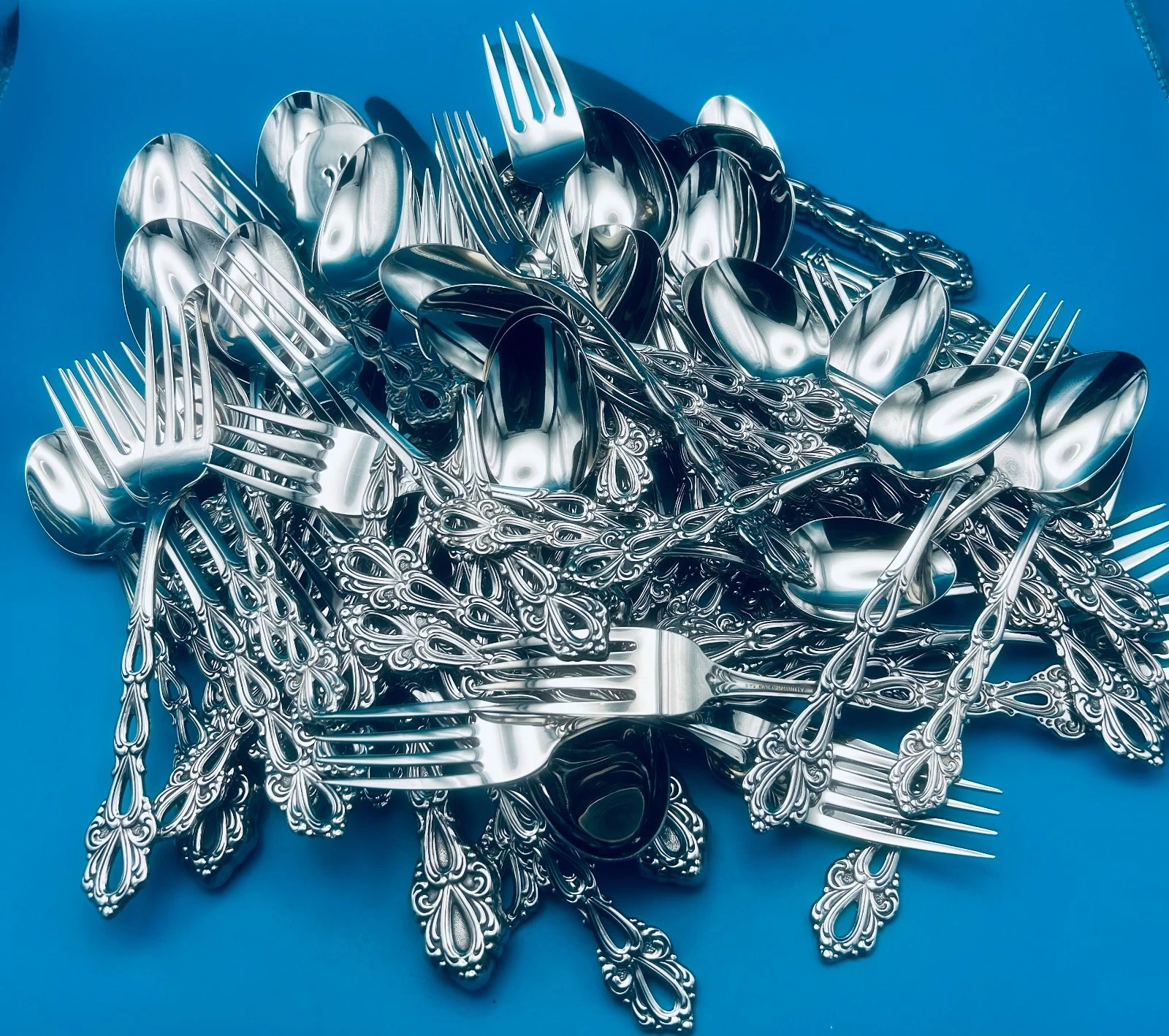 92 Pc Oneida CHANDELIER Service 12 Double TSP 20 Serving Stainless Flatware NICE
Opens in a new wind