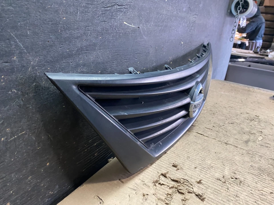 2012 to 2014 Nissan Versa Sedan Front Upper Grill Grille Oem V4302 DG - Image 3 of 4