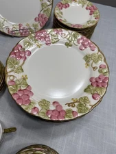 56-pc dinnerware set VTG METLOX POPPYTRAIL PINK GRAPE VINES