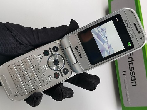 Sony Ericsson Z750i - 32MB- 3G - pretty Flip Cellphone (Unlocked) For Collector - Picture 12 of 14