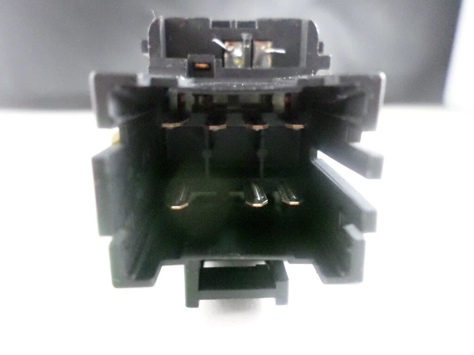 10409721 - Power Window Switch - Pontiac Montana 2000-2005 - Image 2 of 4