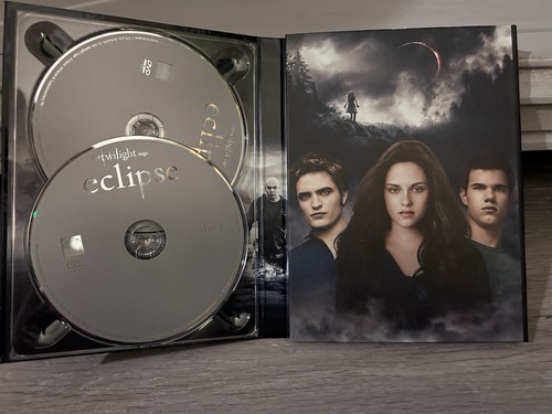 Twilight Saga Eclipse Collectors DVD edition with collectible cards - Picture 4 of 4