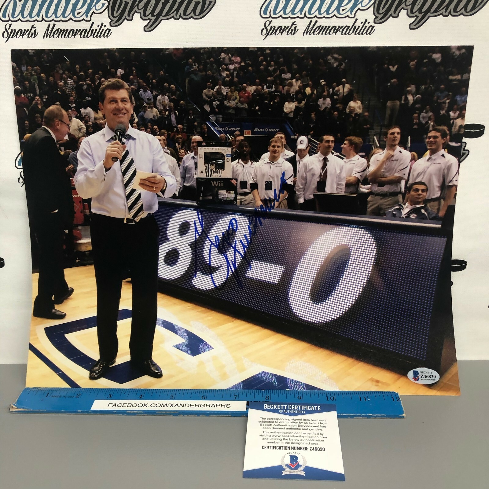 BASKETBALL Autographed Signed UCONN CONNECTICUT HUSKIES WOMEN GENO AURIEMMA 11X14 PHOTOGRAPH-BECKETT COA BAS 