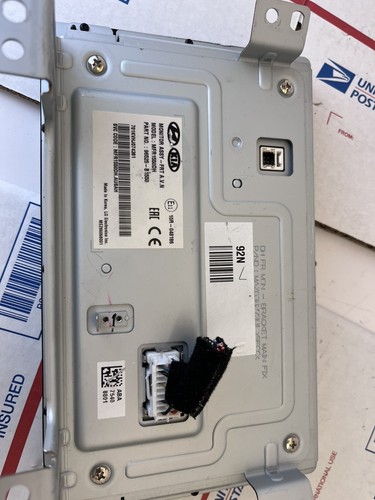 2017-2020 GENESIS G80 DISPLAY SCREEN MONITOR MULTI MEDIA 96525B1550 OEM - Picture 3 of 4