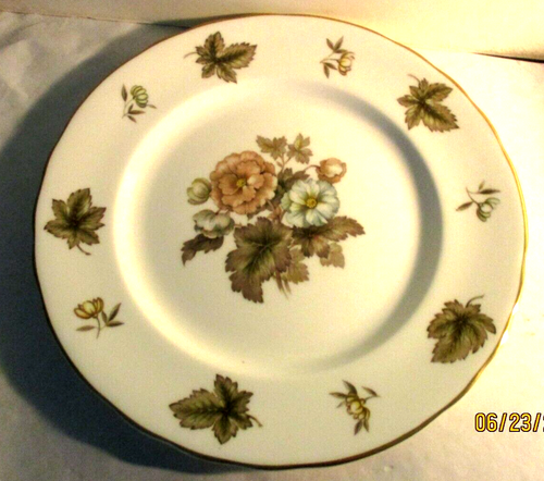 ROYAL WORCESTER DORCHESTER 10 1/2 " BONE CHINA DINNER PLATES UNUSED - Picture 2 of 4