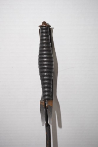 Cuerno de zapato de metal vintage de 20" de largo con mango tipo resorte y espada - Imagen 5 de 10
