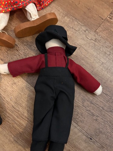 Vintage Amish Dolls- Lot of 8- Asst. Fabric and Wooden - Picture 4 of 5
