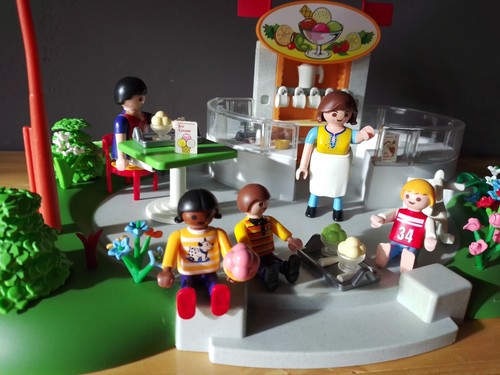 Playmobil Eisdiele Eiscafe 4134 und ganz viele Extras, Figuren, Fahrzeuge Pflan - Bild 5 von 11