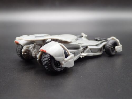 BATMAN Vs Superman Batmobile 1:50 Scala da Collezione Diorama Modellino Auto - Foto 5 di 7