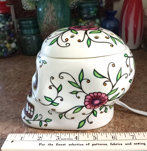 Scentsy SUGAR SKULL Scaldacera Full Size CALAVERA Luce Notturna NO PIATTO RISCALDANTE - Foto 12 di 20