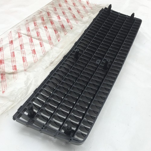TOYOTA CORONA RT100 102 104 105 116 118 119 Front Grille Radiator Genuine NOS - Picture 4 of 11