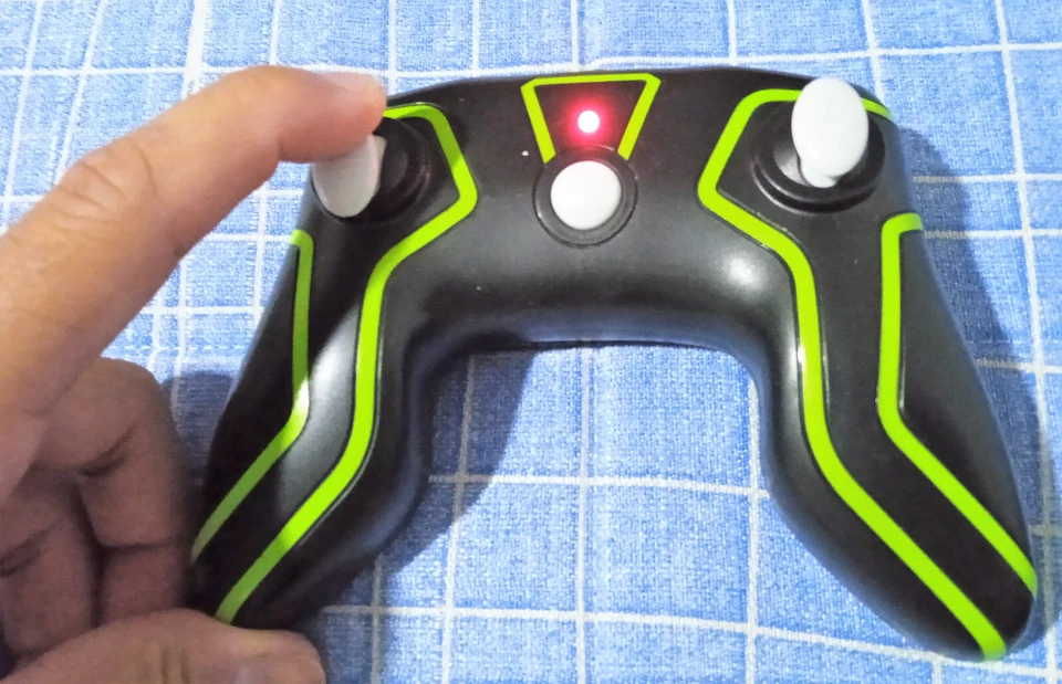 ATOM MAX FANCY Stunt R/C verde 2,4 GHz 1:16 usato - Immagine 3 di 4