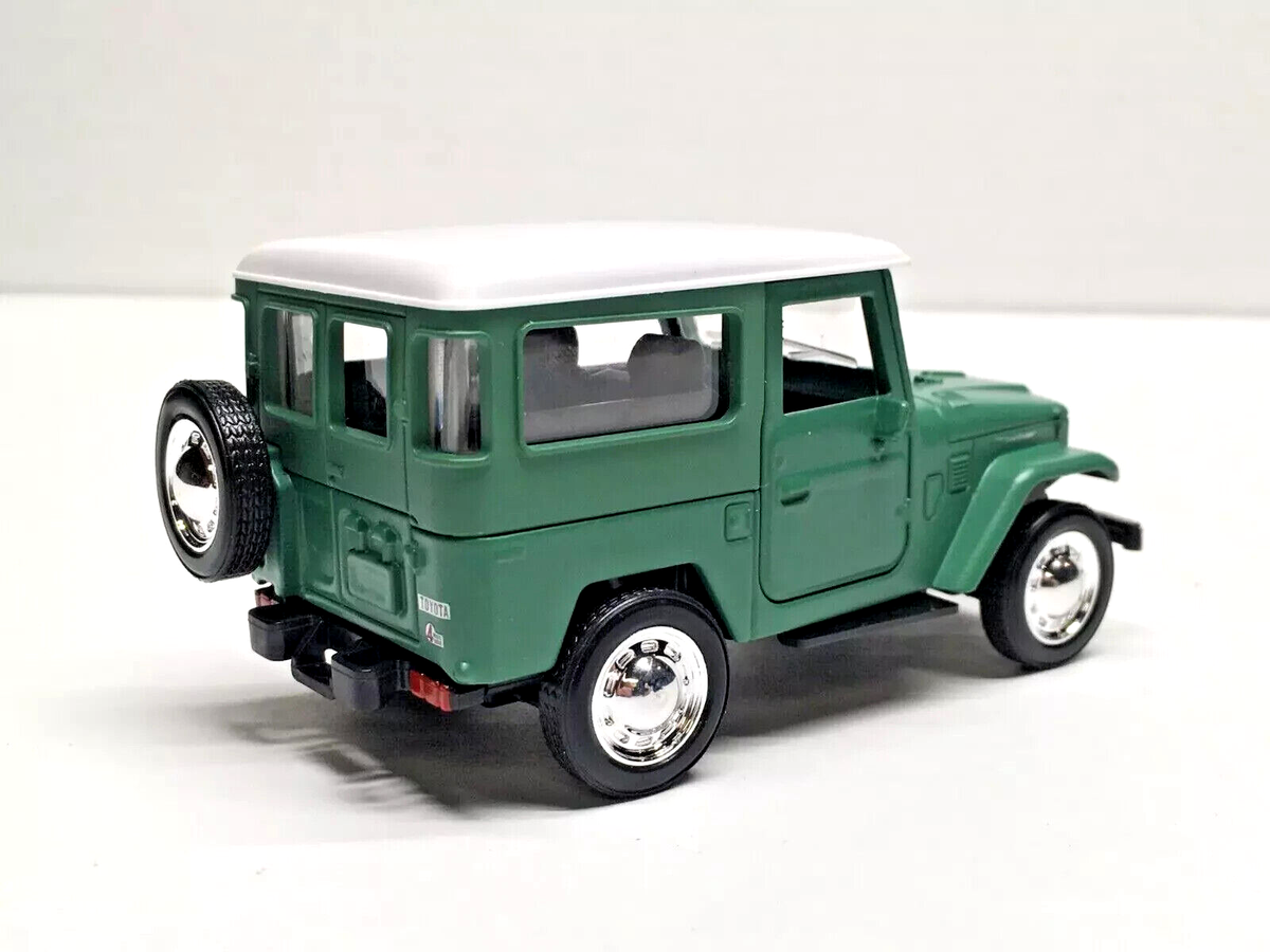 Maisto 1960 Toyota Land Cruiser FJ40 - 1:36 scale -Fashion Green