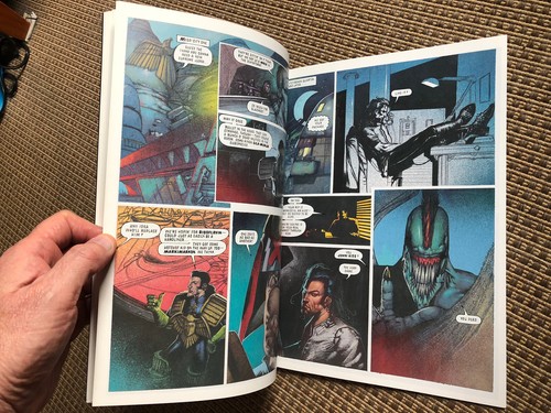 2000AD Judge Dredd Babes In Arms Garth Ennis John Wagner Greg Staples - Foto 6 di 6