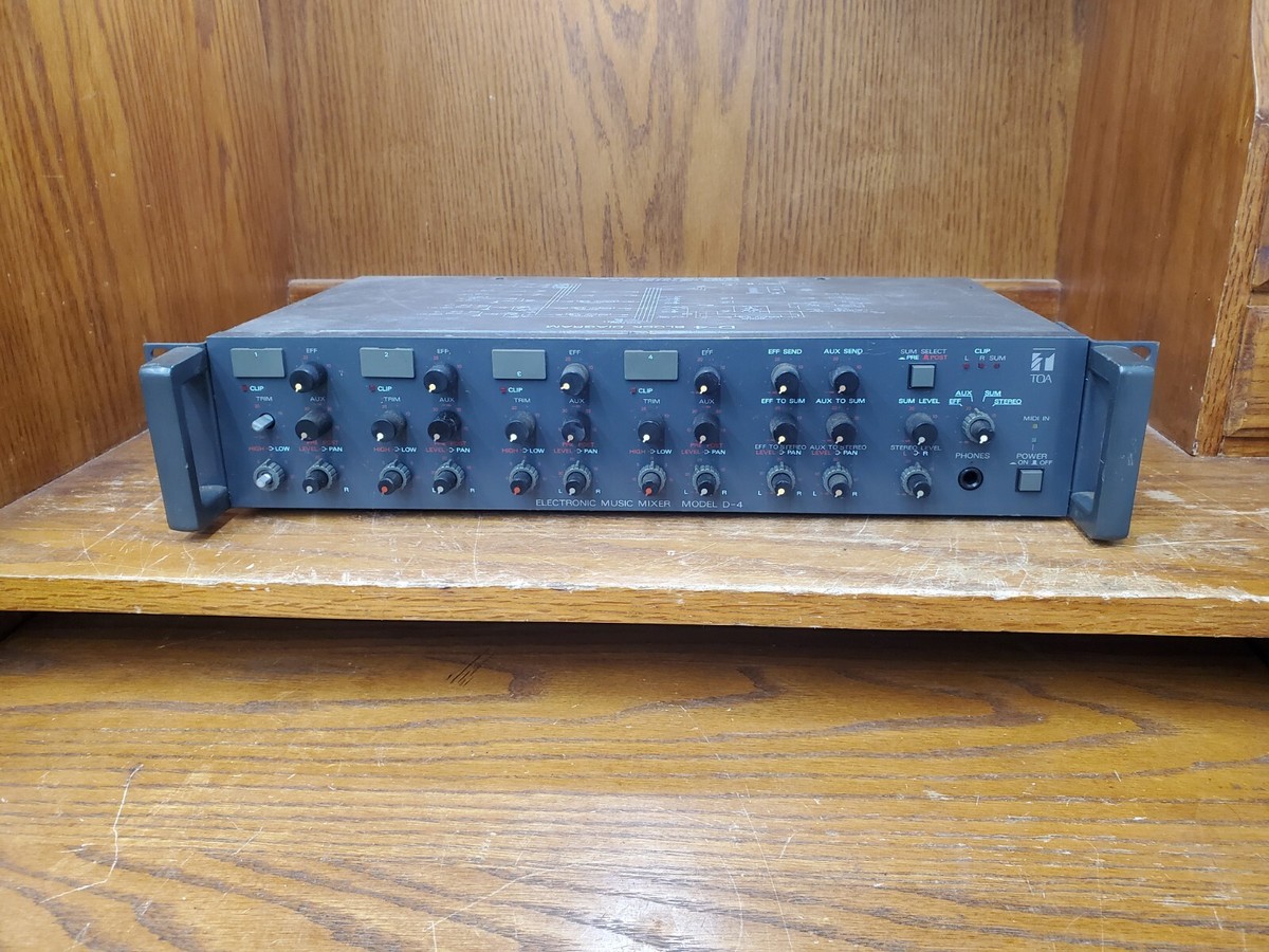 TOA D-4 Channel Electronic Music Mixer Preamplifier