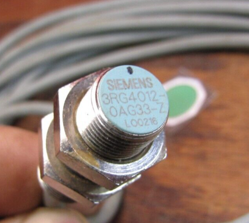 Sensor de proximidad inductivo Siemens M12 2mm 230v 3RG4012-OAG33-Z - Imagen 2 de 3