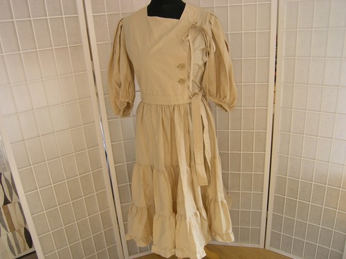 IPEKYOL - Damen beige abgestuftes Kleid Größe UK12 Gürtel & Knopfdetail - Brandneu mit Etikett - Bild 2 von 5