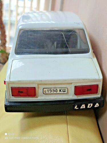 AUTO GIOCATTOLO VINTAGE LADA VAZ 2107 MODELLO 1990 URSS RUSSIA CCCP ERA SOVIETICA 1:8 - Foto 2 di 12