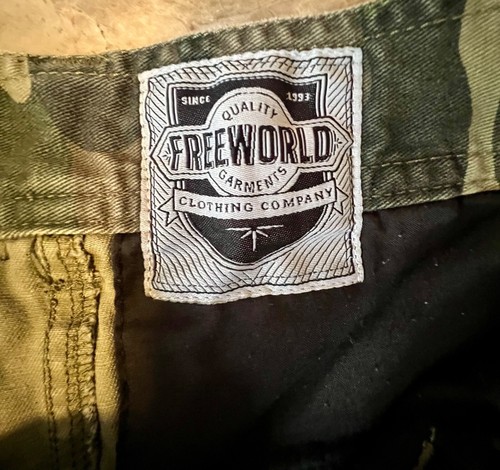 FREEWORLD BOY'S KHAKI CAMOUFLAGE CARGO ARMY SHORTS -  KIDS SIZE 14/27 preowned - Picture 3 of 6