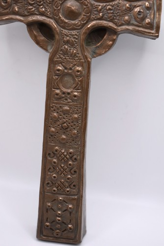 St. John's Cross Isle of Iona, Wild Goose Studio 9” High 4.5” Wide Resin Bronze - Picture 6 of 8