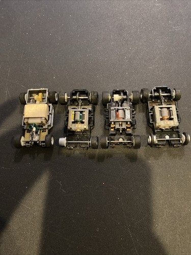 4 Stück Tyco Chassis nur 3 davon Arbeitsreifen brauchen Arbeit 1 fehlt ein Teil