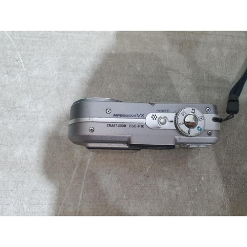 Sony Cyber-Shot DSCP10 Digital Camera 1.5" LCD Screen 5MP 3x Optical Zoom -Parts - Picture 4 of 13