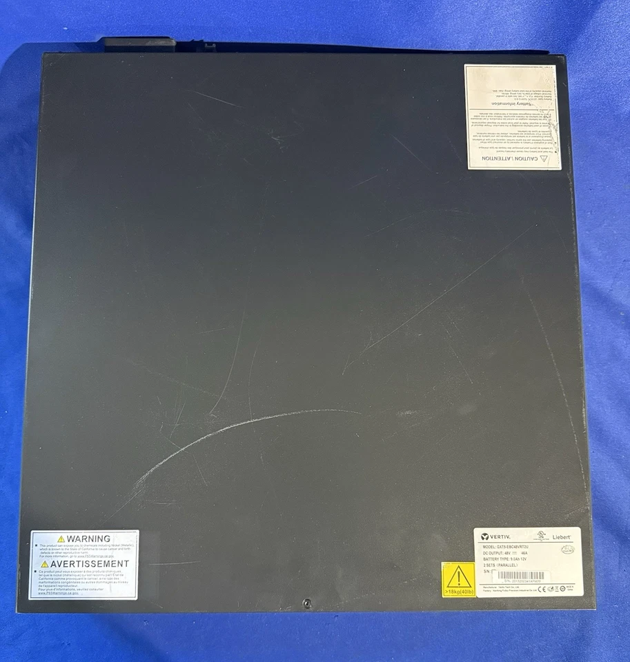 Gabinete de batería externo Vertiv Liebert GXT5 GXT5-EBC48VRT2U - Carga en espera - Leer Foto 2 de 4