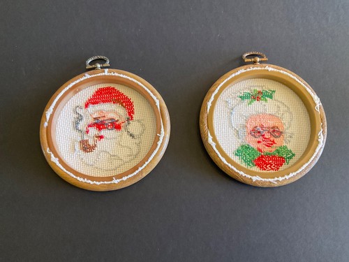 Vintage Pair Santa & Mrs Claus Finished Cross Stitch 4 3/4" Round Framed - Picture 4 of 5