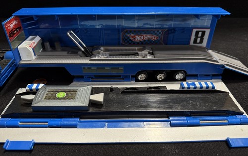 Hot Wheels: Iveco Stralis Race Team Work Shop Truck + Smashing Crashing HWR - Picture 4 of 9