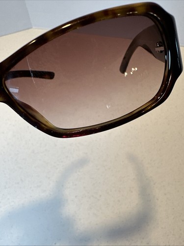 Gucci Women’s Sunglasses Tortoise - Picture 8 of 18