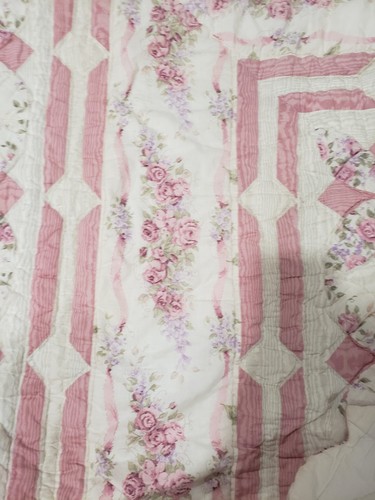 Vintage Quilt Patchwork Handmade Shabby Chic Cottage Core Floral Pink Scalloped  - Picture 10 of 18