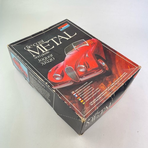 Monogram Diecast Metal And Plastic Jaguar XK120 1:24 Scale model kit 6103 - Picture 4 of 8