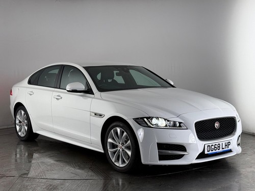 2018 Jaguar XF 2.0i R-Sport Auto Euro 6 (s/s) 4dr SALOON Petrol Automatic - Picture 1 of 24