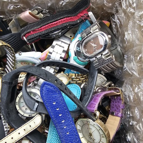 LOTE DE 15+ LIBRAS DE RELOJES PARA MUJER Y HOMBRE PARA NIÑOS SE VENDE COMO ESTÁ PARA REPARACIÓN DE PIEZAS - Imagen 10 de 24