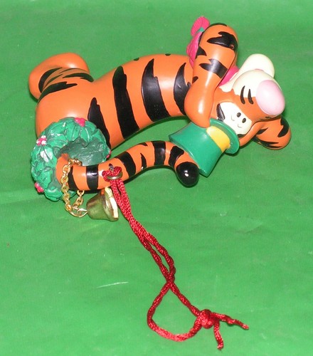 1996 Tigger "Season of Song" Bell & Wreath Christmas Ornament - Disney Store - Picture 7 of 8