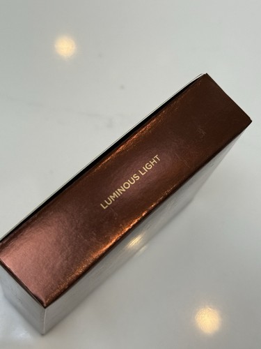 Hourglass Ambient Lighting Powder - Luminous Light -Champagne Pearl 10g RRP £52 - Picture 3 of 4