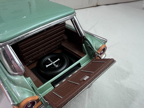 1/24 FRANKLIN MINT 1961 Ford Wagon Woody Green *NEEDS CLEANING - Picture 14 of 17