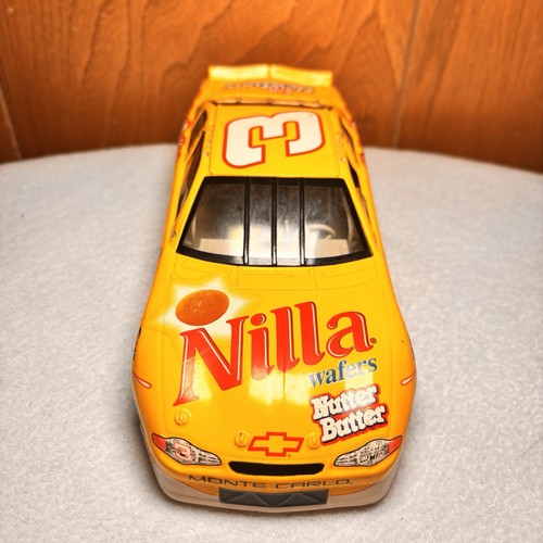 Coche de acción Monte Carlo 2002 Dale Earnhardt Jr #3 Nilla Wafers Nutter Butter - Imagen 2 de 7