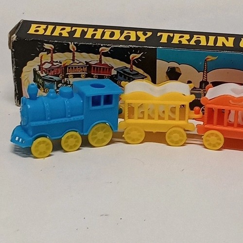 NEW Vintage Plastic Circus Train with Animals Birthday Candle Holder + Candles - Imagen 2 de 5