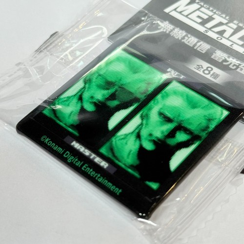 Metal Gear Solid Codec pin badge - Master Miller version (Japan exclusive) - Picture 3 of 6