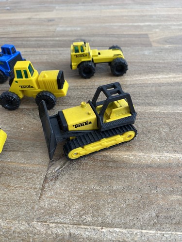 7 Vintage 1992 Tonka Diecast Farm Toy Tractor Truck 3.25" Lot Blue Yellow - Picture 7 of 11