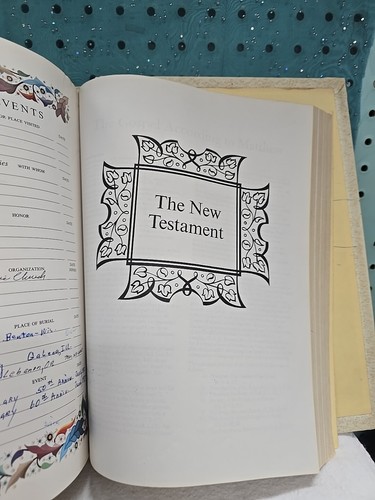 Holy Bible Fireside Family Edition Catholic 1977-1978 Edition Vintage Beautiful - Picture 10 of 11