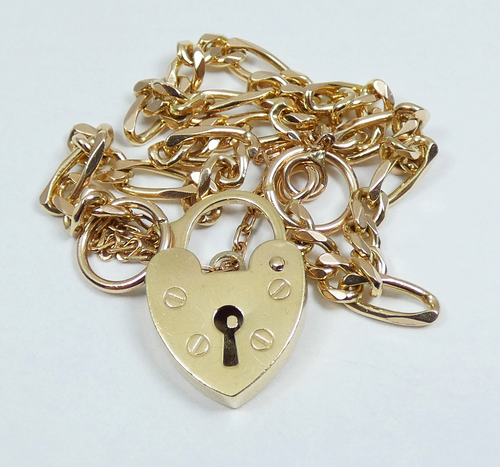 Solid 9ct Yellow Gold 18cm 7" Charm Bracelet 4mm Figaro Link Chain Padlock Clasp - Picture 10 of 10